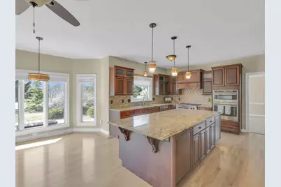 9223 W Wyndham Hills Ct, Franklin, WI 53132 - Photo 6