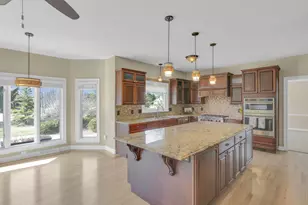 9223 W Wyndham Hills Ct, Franklin, WI 53132 - Photo 6
