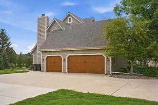 9223 W Wyndham Hills Ct, Franklin, WI 53132 - Photo 6