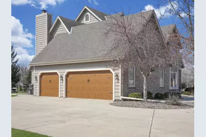 9223 W Wyndham Hills Ct, Franklin, WI 53132 - Photo 4