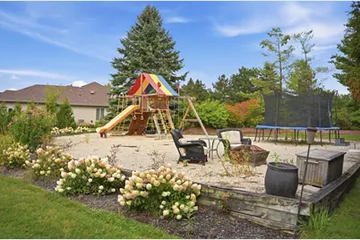 9223 W Wyndham Hills Ct, Franklin, WI 53132 - Photo 4