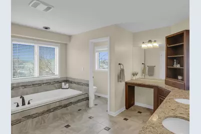 9223 W Wyndham Hills Ct, Franklin, WI 53132 - Photo 32