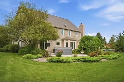 9223 W Wyndham Hills Ct, Franklin, WI 53132 - Photo 2