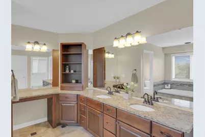 9223 W Wyndham Hills Ct, Franklin, WI 53132 - Photo 32