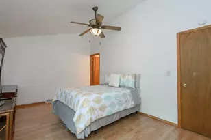 6941 W Glenbrook Rd, Milwaukee, WI 53223 - Photo 16