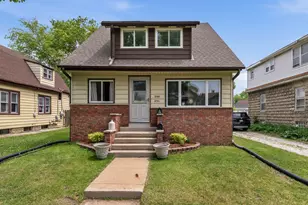 2154 S 69th St, West Allis, WI 53219 - Photo 2