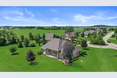 W358N6658  Spring Hollow Cir, Oconomowoc, WI 53066 - Photo 34