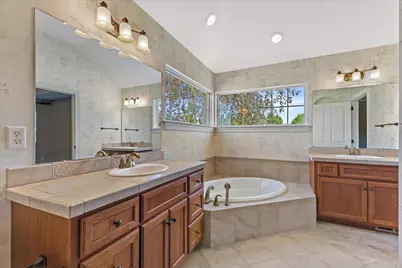 W358N6658  Spring Hollow Cir, Oconomowoc, WI 53066 - Photo 20