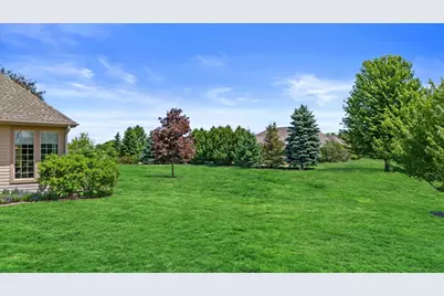 W358N6658  Spring Hollow Cir, Oconomowoc, WI 53066 - Photo 32