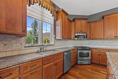 W358N6658  Spring Hollow Cir, Oconomowoc, WI 53066 - Photo 10