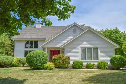 9212 S 41st St, Franklin, WI 53132 - Photo 2