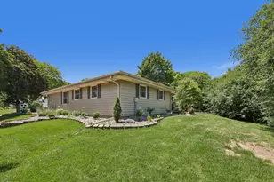 7557 Chapel Hill Ct, Franklin, WI 53132 - Photo 32