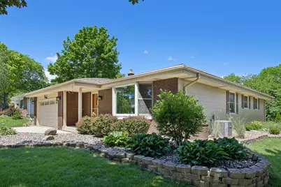 7557  Chapel Hill Ct, Franklin, WI 53132 - Photo 6