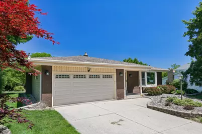 7557  Chapel Hill Ct, Franklin, WI 53132 - Photo 4