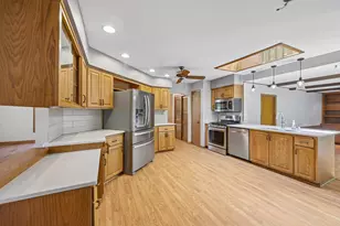 7557 Chapel Hill Ct, Franklin, WI 53132 - Photo 18