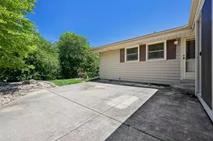 7557 Chapel Hill Ct, Franklin, WI 53132 - Photo 40