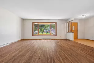 7557 Chapel Hill Ct, Franklin, WI 53132 - Photo 10