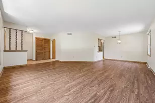 7557 Chapel Hill Ct, Franklin, WI 53132 - Photo 12