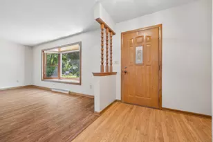7557 Chapel Hill Ct, Franklin, WI 53132 - Photo 8