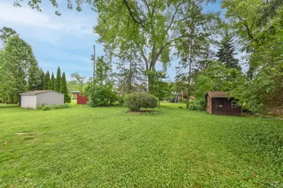 W170N9340  Woodlawn Dr, Menomonee Falls, WI 53051 - Photo 16