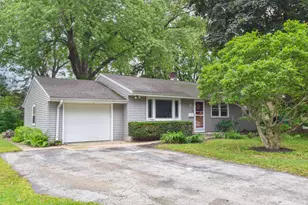 W170N9340 Woodlawn Dr, Menomonee Falls, WI 53051 - Photo 16