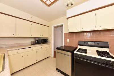 W170N9340  Woodlawn Dr, Menomonee Falls, WI 53051 - Photo 6