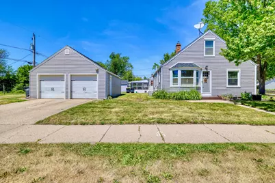 420  Scott Ave, Waukesha, WI 53186 - Photo 2