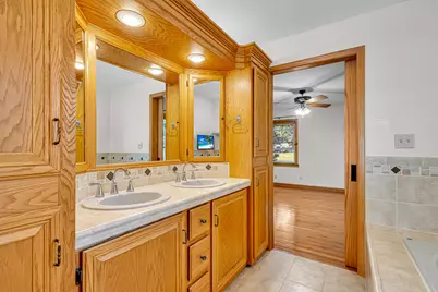 2311 W Kenboern Dr, Glendale, WI 53209 - Photo 36