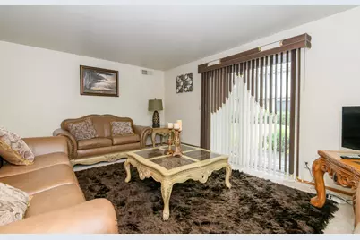 W177N9769  Riversbend Cir, Germantown, WI 53022 - Photo 6