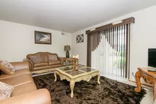 W177N9769 Riversbend Circle, Germantown, WI 53022 - Photo 6