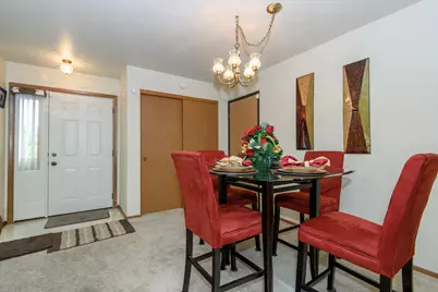 W177N9769  Riversbend Cir, Germantown, WI 53022 - Photo 8