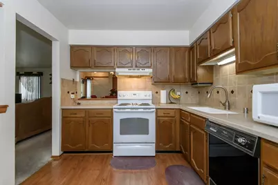 W177N9769  Riversbend Cir, Germantown, WI 53022 - Photo 12