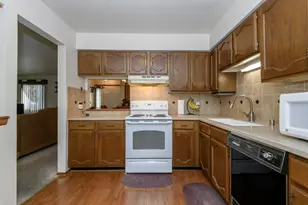 W177N9769 Riversbend Circle, Germantown, WI 53022 - Photo 12