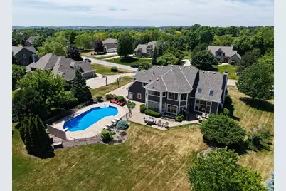 W289N3752  Huntsman Ct, Delafield, WI 53072 - Photo 6