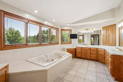 W289N3752  Huntsman Ct, Delafield, WI 53072 - Photo 36