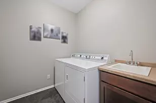 W349N5830 Sunflower Ct, Lac La Belle, WI 53066 - Photo 34