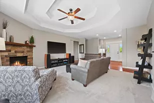 W349N5830 Sunflower Ct, Lac La Belle, WI 53066 - Photo 8