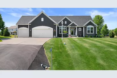 W349N5830  Sunflower Ct, Lac La Belle, WI 53066 - Photo 2