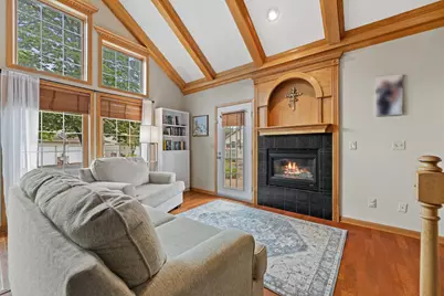 2419  Fox River Pkwy #A, Waukesha, WI 53189 - Photo 2
