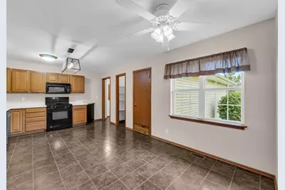 1404  Willow Ln, Harvard, IL 60033 - Photo 8