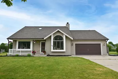 118  McKenzie Rd, Mukwonago, WI 53149 - Photo 1