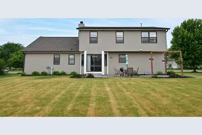 118  McKenzie Rd, Mukwonago, WI 53149 - Photo 2