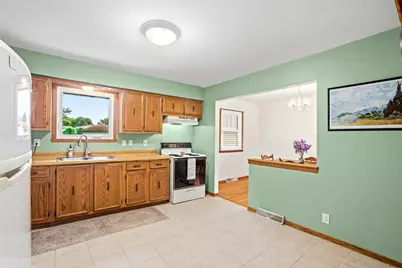 2725  Red Maple Ct, Racine, WI 53402 - Photo 10