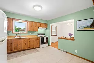 2725 Red Maple Ct, Racine, WI 53402 - Photo 10