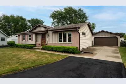 2725  Red Maple Ct, Racine, WI 53402 - Photo 2
