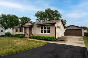 2725 Red Maple Ct, Racine, WI 53402 - Photo 2