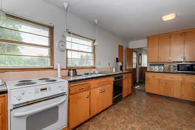 9610 N Cedarburg Rd, Mequon, WI 53092 - Photo 10