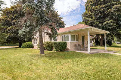 9610 N Cedarburg Rd, Mequon, WI 53092 - Photo 1