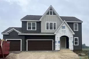 626 Hawks Ridge Rd, Grafton, WI 53024 - Photo 1