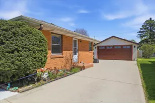 2514 S 89th St, West Allis, WI 53227 - Photo 4